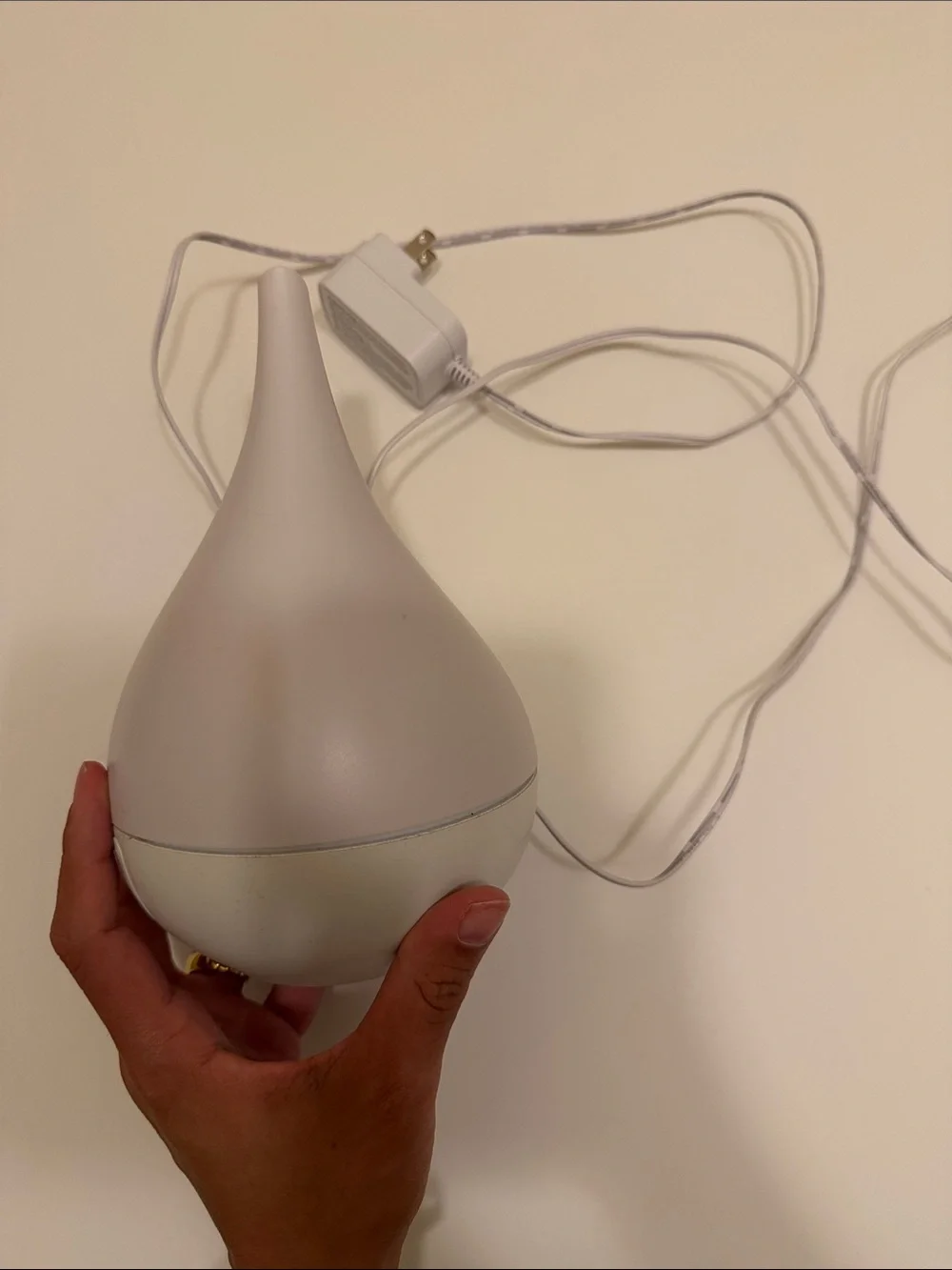 Neutral White Teardrop Ultrasonic Aroma Diffuser